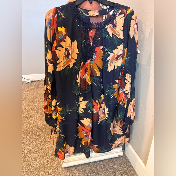 Navy boutique dress. Size medium. - Picture 4 of 4